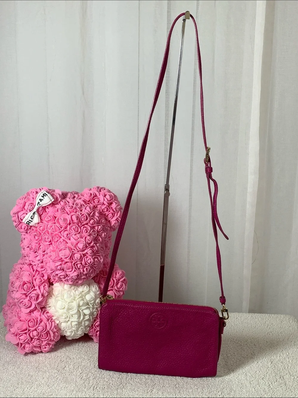 GUC Tory Burch Bombé Flat Crossbody Bag